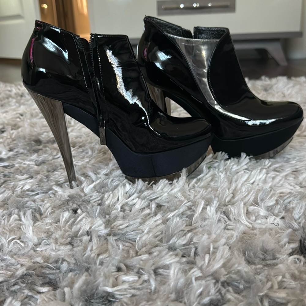 Women’s black casadei heels size 6